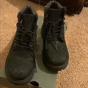 Winter boots....  GENTLY WORN